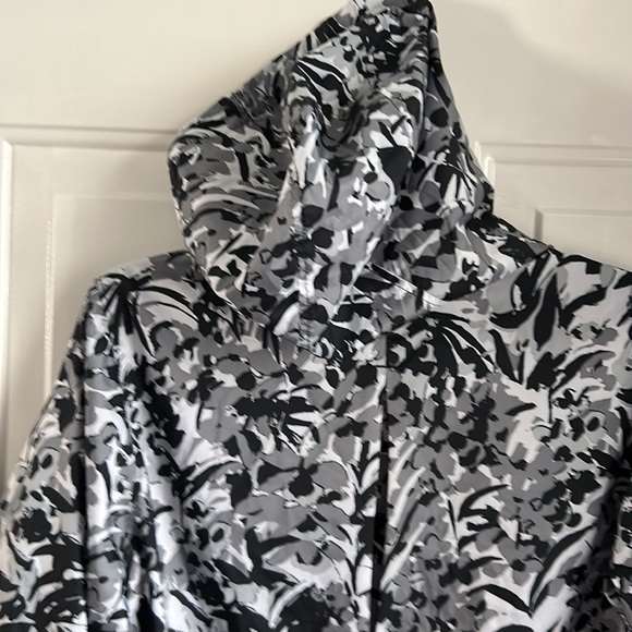 Columbia Ladies Small wind breaker/rain jacket Floral - Picture 7 of 8